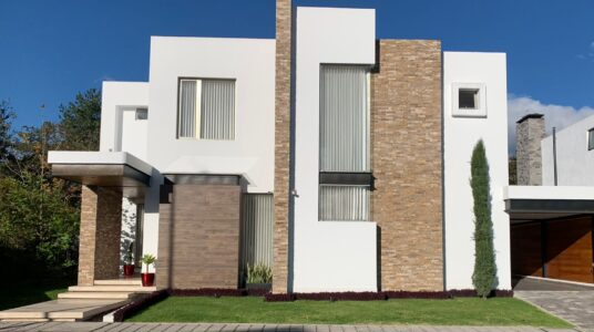 I3 Casa Moderna en venta en Puembo