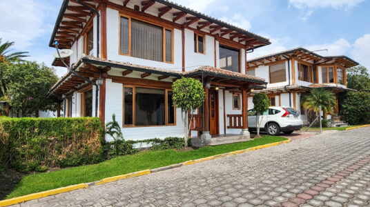 I3 CASA DE RENTA EN TUMBACO