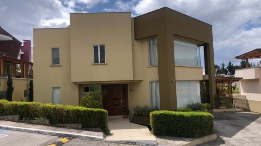 I3 CASA DE VENTA EN SAN JUAN ALTO DE CUMBAYA