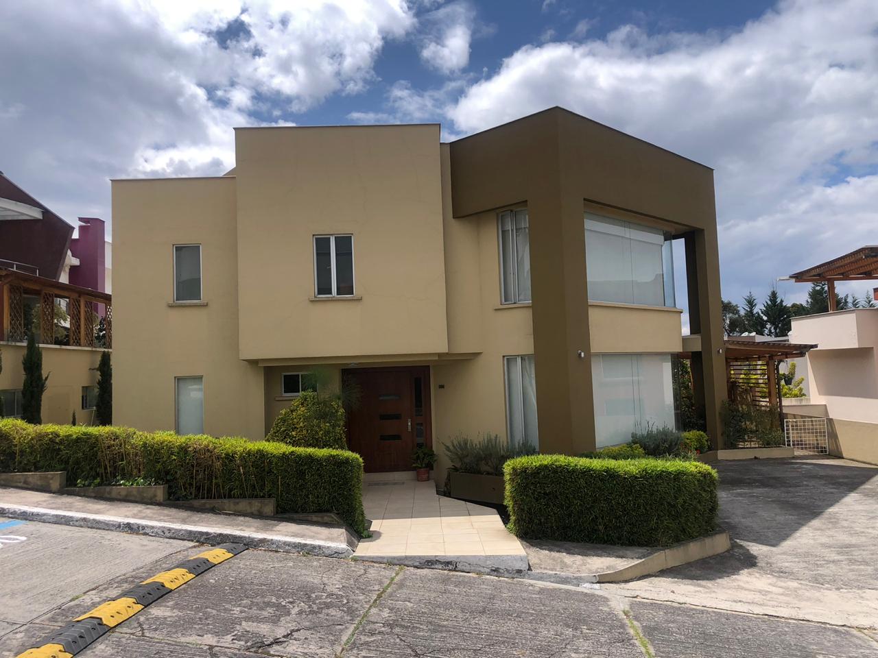 I3 CASA DE VENTA EN SAN JUAN ALTO DE CUMBAYA